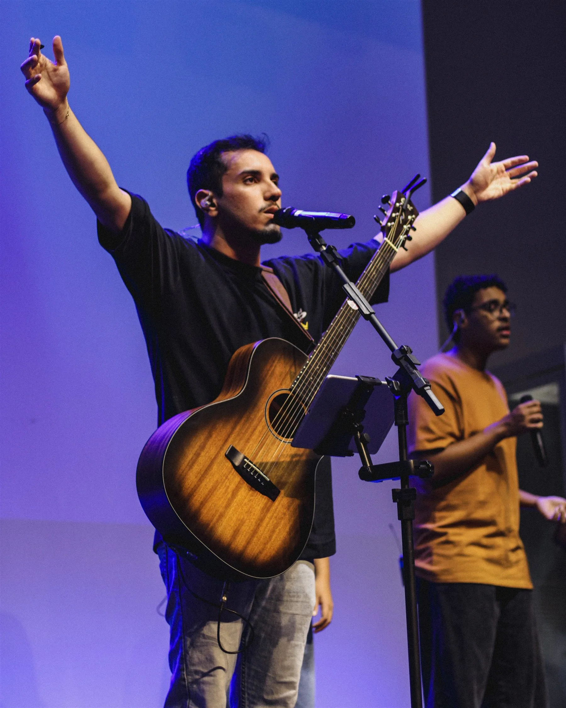 Momento de música e celebração na OBPC Central